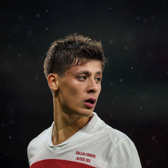 Futboldan anlamam ama yinede sorim la liga tarihinin en iyi orta saha oyuncusu?