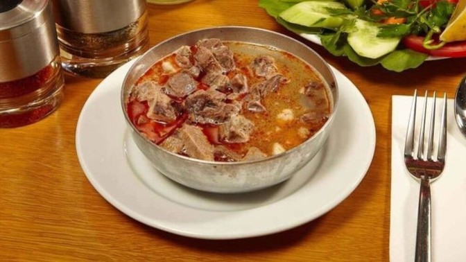 Bir kazanda iki koç kellesi pişer mi?