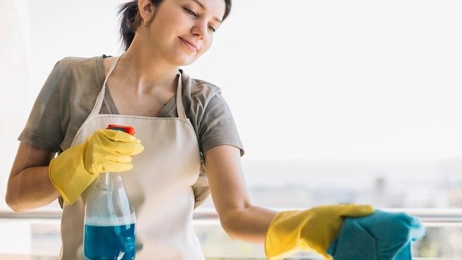 Temizlik yaparken önlük kullanmak tarihe mi karıştı?