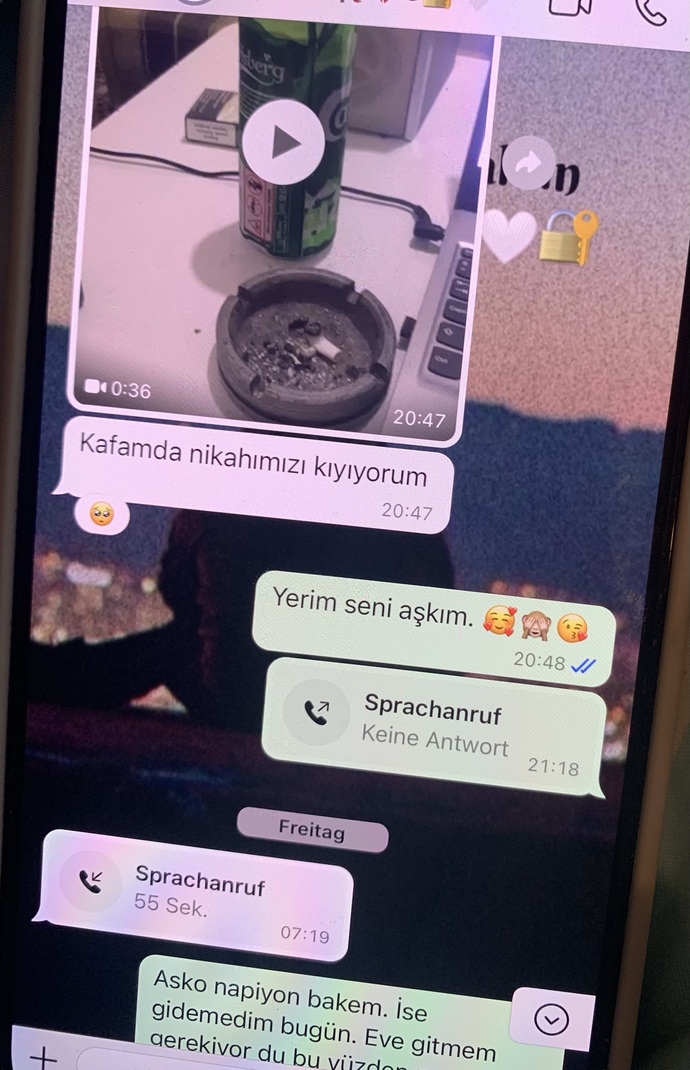 Sizce bir erkek kıza maddi durumunu anlatır mı ben olsam anlatmam ben de ablama korumaya çalışıyorum?