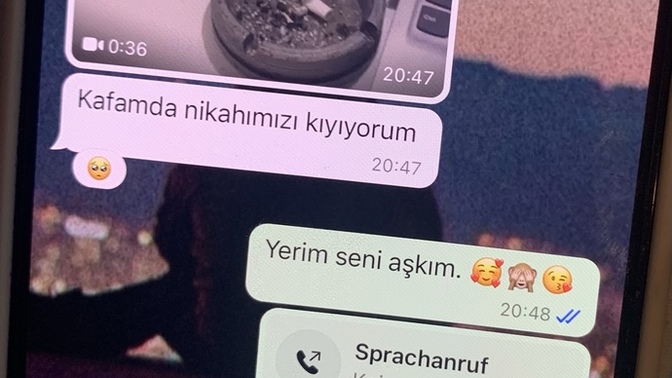 Sizce bir erkek kıza maddi durumunu anlatır mı ben olsam anlatmam ben de ablama korumaya çalışıyorum?