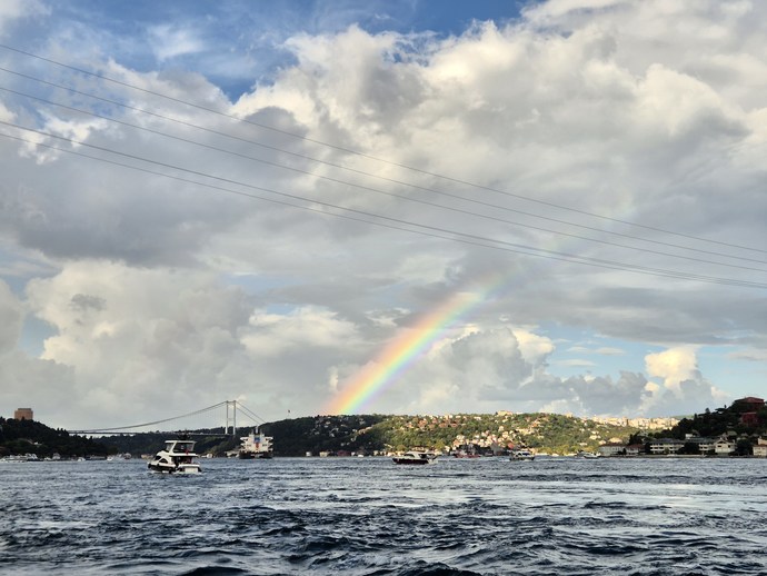 İstanbul'da yağmur sonrası çıkan gökkuşağı havadan görüntülendi. Çok güzel değil mi?
