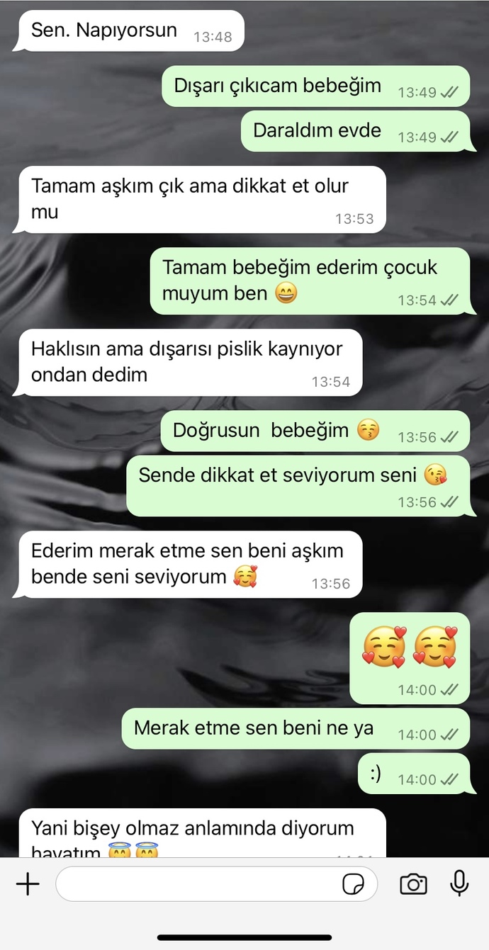 Bana çocukmuşum gibi davranması saçma değil mi?