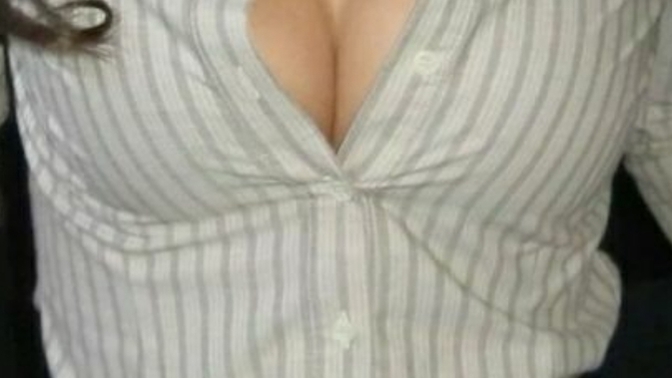 Böyle göğüsler guzel mi yoksa kücuk gögusler mi güzel?