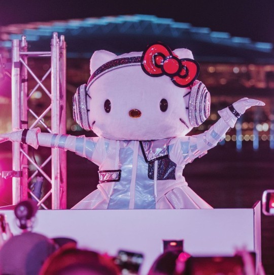 Hello Kitty konser verse gider miydiniz?