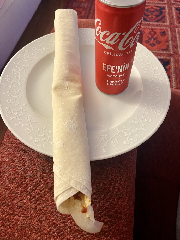 Çiğ köftenin yani kola mı, ayran mı yakışır? Sever misin çiğ köfte?