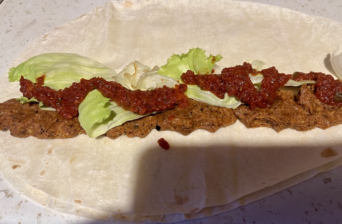 Çiğ köftenin yani kola mı, ayran mı yakışır? Sever misin çiğ köfte?