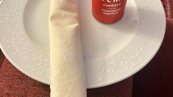 Çiğ köftenin yani kola mı, ayran mı yakışır? Sever misin çiğ köfte?
