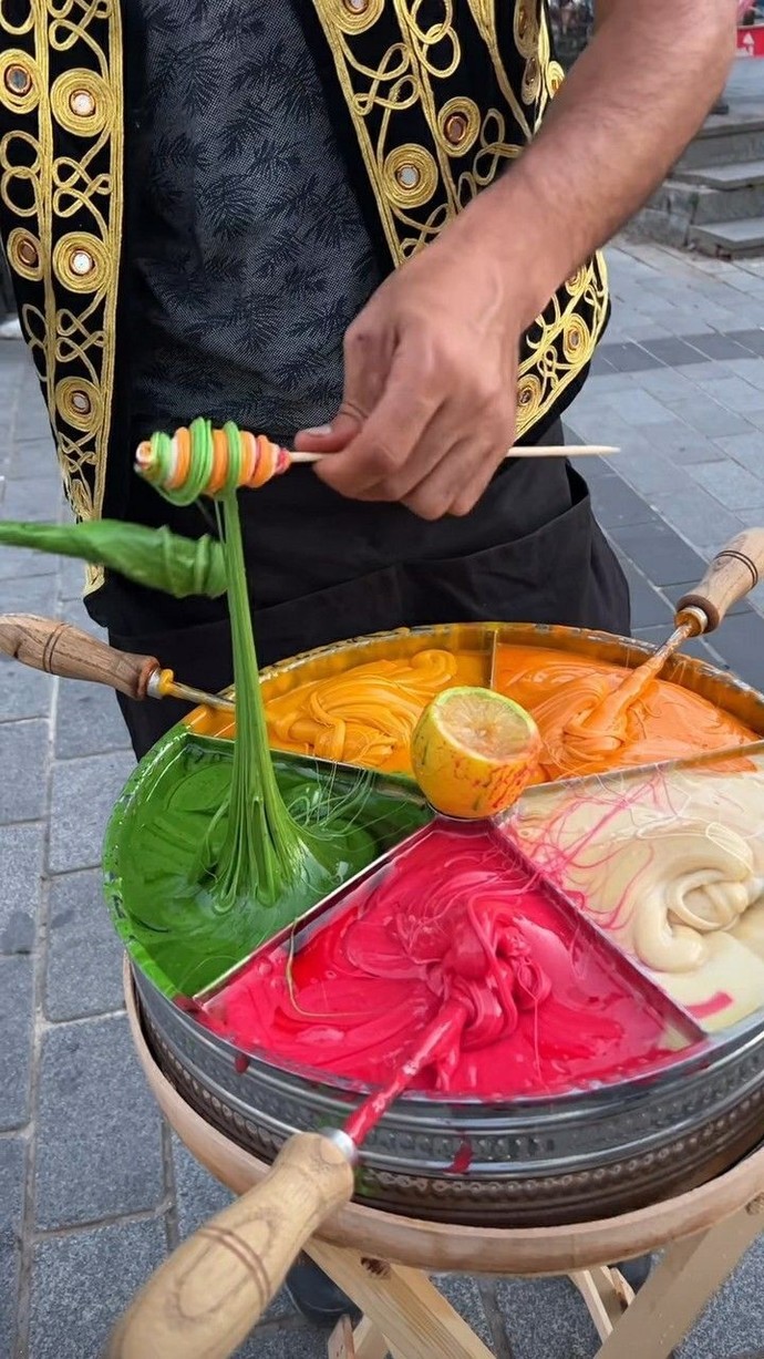 Size macun sekeri ikram eder miydim söylim mi?