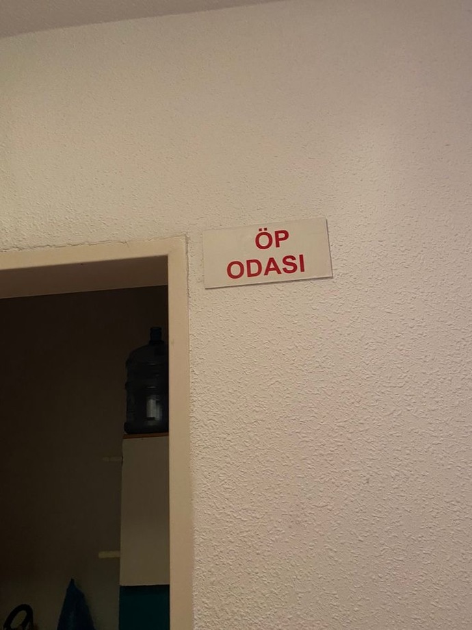 Bu odaya kiminle girmek istersiniz?