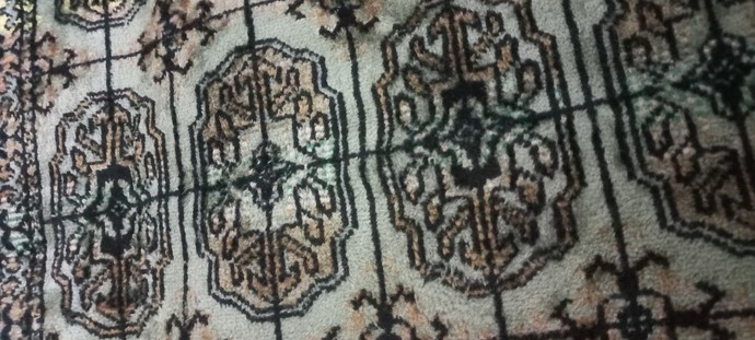Arkadaşlar seccade de böyle desenler var namazım kabul olur mu?
