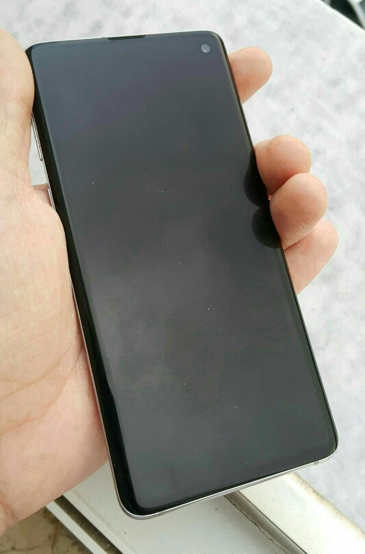 Telefonumun güç tuşuna basınca titriyor ama ekran açılmıyor sorun ne olabilir sizce çözümü nedir?