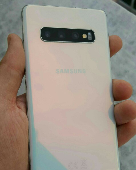 Telefonumun güç tuşuna basınca titriyor ama ekran açılmıyor sorun ne olabilir sizce çözümü nedir?