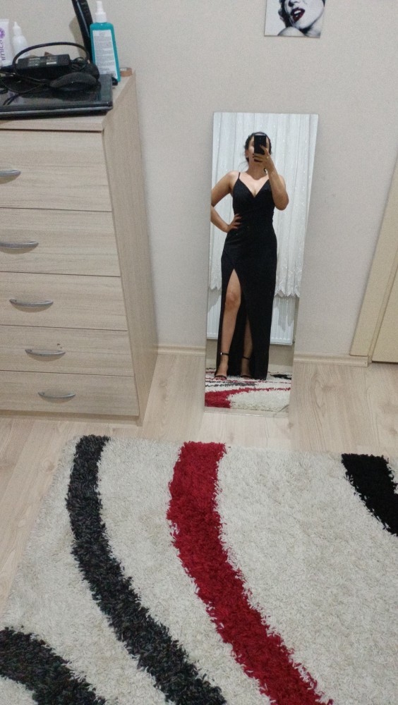 Çok yakın arkadaşımın düğünü var, kararsız kaldım hangisini giysem?