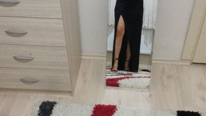 Çok yakın arkadaşımın düğünü var, kararsız kaldım hangisini giysem?