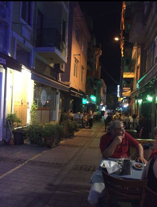 Kumkapı gecesi taksimin incisi geziyoruz. siz gezermisiniz?