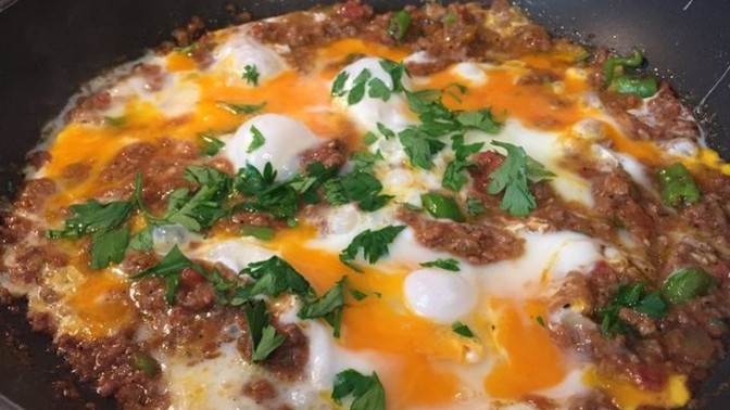 Kıymalı yumurtayı nasıl daha lezzetli hale getirebilirim?