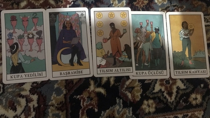 Selam , şu an konuştuğum kişinin benim hakkımdaki düşünceleri niyeti ne diye çektim kartlar ne diyor?