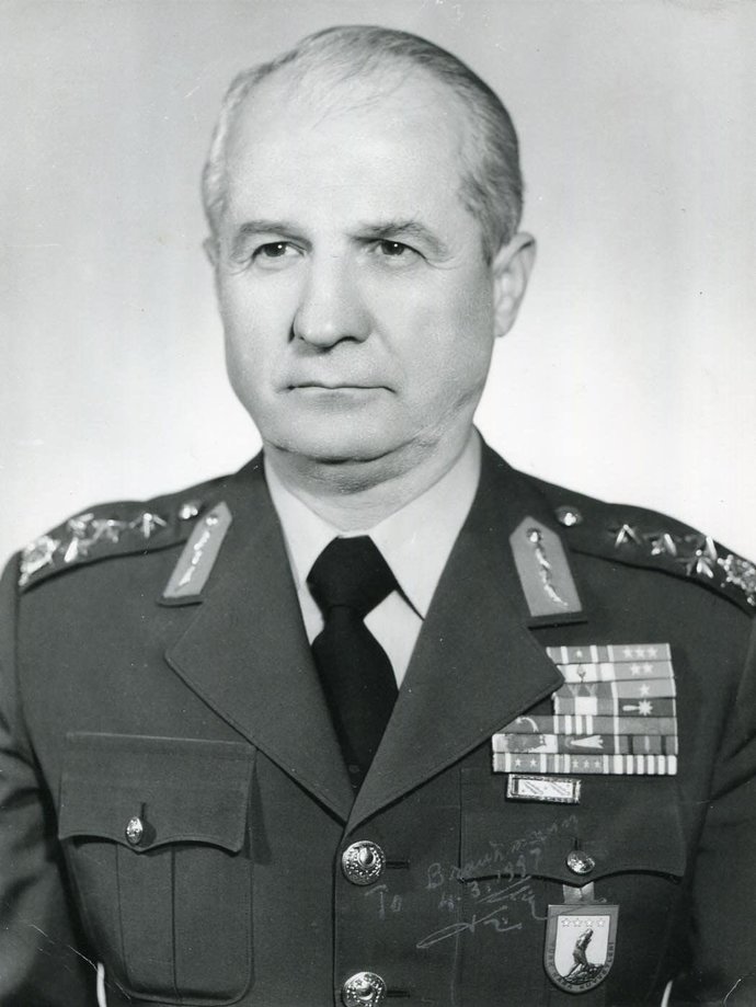 Kenan Evren Denilince Aklınıza Ne Geliyor?