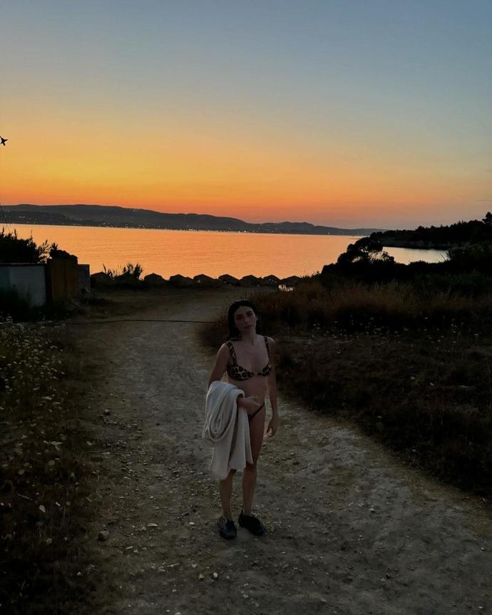 Hazar Ergüçlü tatil pozlarını peş peşe paylaştı! Sen tatilini paylaştın mı?