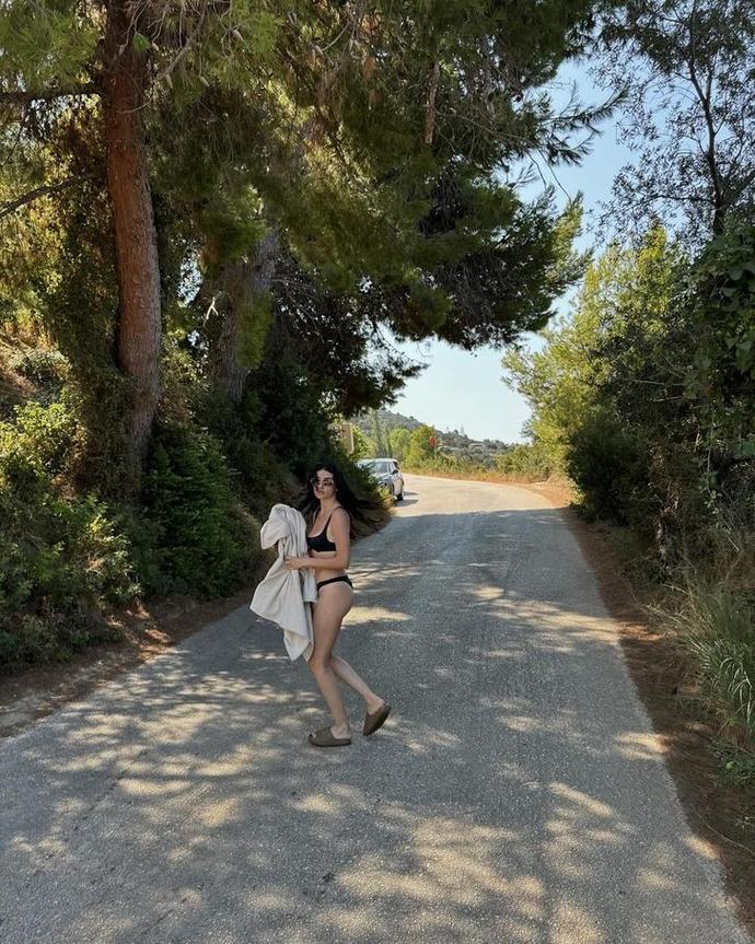Hazar Ergüçlü tatil pozlarını peş peşe paylaştı! Sen tatilini paylaştın mı?