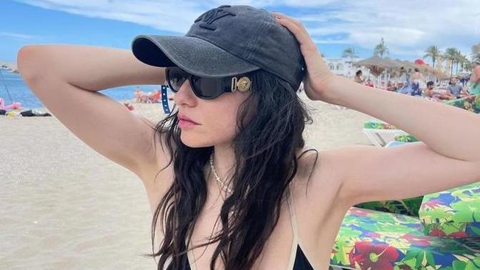 Hazar Ergüçlü tatil pozlarını peş peşe paylaştı! Sen tatilini paylaştın mı?