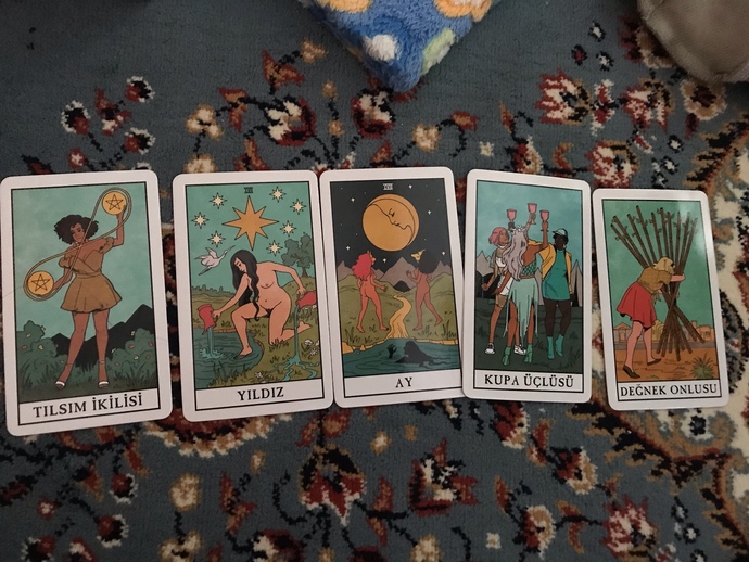 Merhaba tarot yorumlar mısınızzz, eski sevgilim için dedim ki beni özlüyor mu mesaj atacak mı?