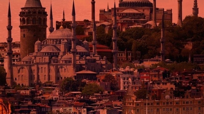 İstanbul’a hiç gitmeyen birine ilk nereyi gezmesini önerirsiniz?