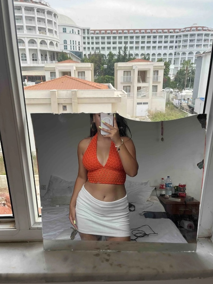 Çok güzelim ama ter kokuyorum?