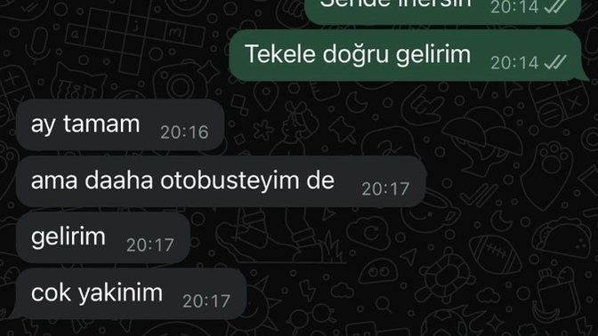 Sevgilim işi gereği kendi döneminden birine kitap verecekti aralarında geçen konuşma benmi abartıyorum kız sevgilime mi yürüyor?