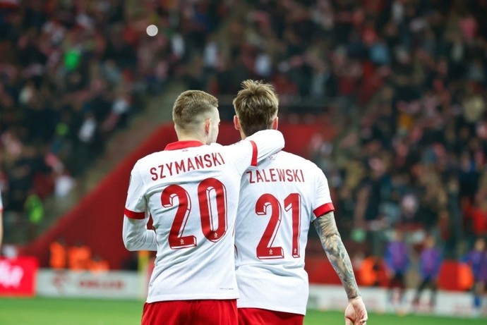 Nicola Zalewski, galatasarayın yaptığı bonuslarla birlikte yıllık 2.5 milyon euroluk son teklifini. Sizce nedeni ne?