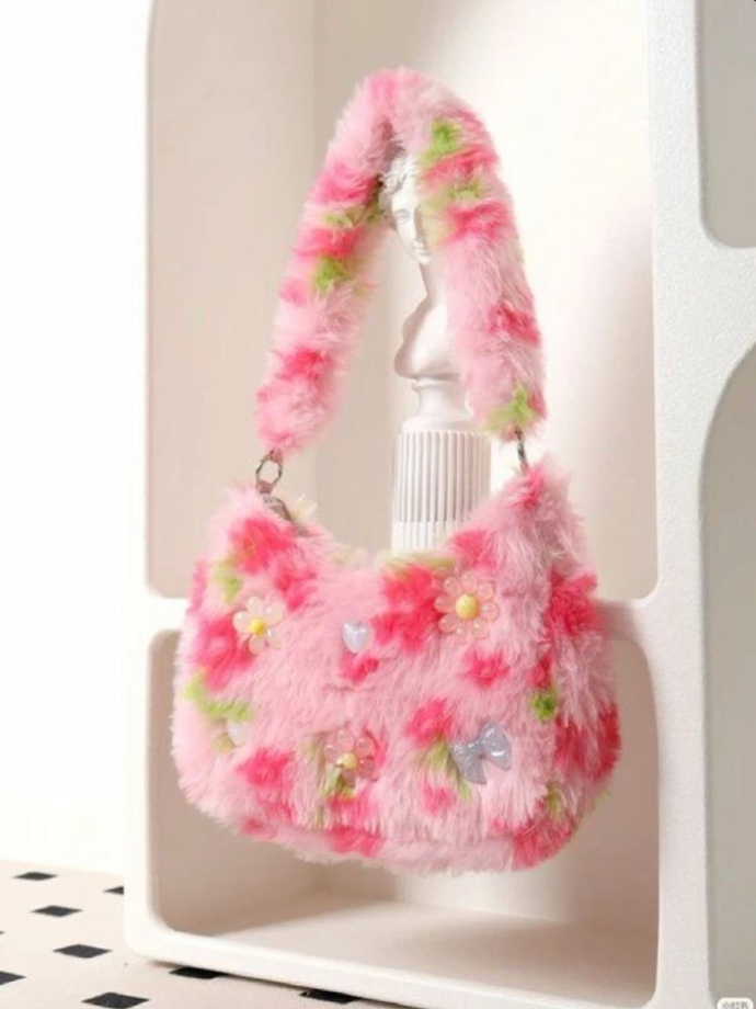 Peluş çantalar çok tatlı değil mi?