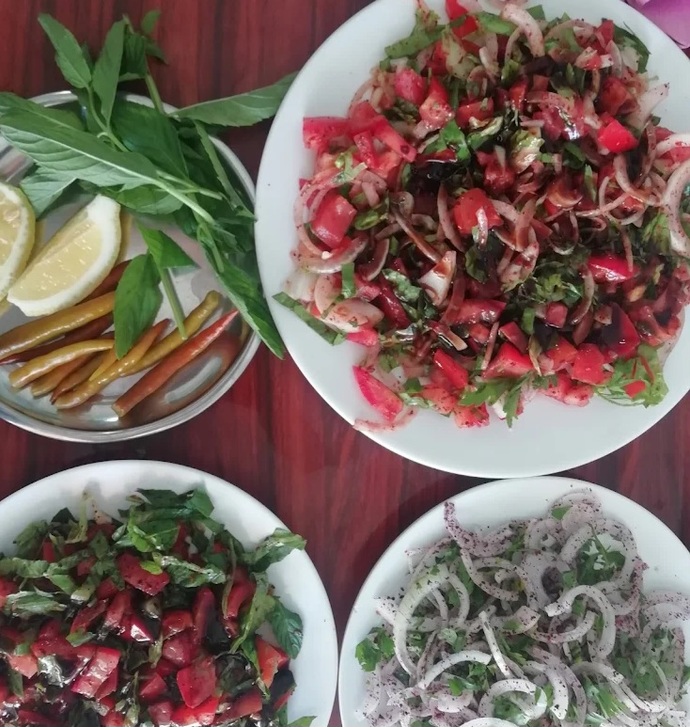 Kebap gelene kadar kimler salatayı bitiriyor 😀?