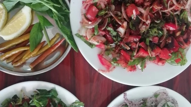 Kebap gelene kadar kimler salatayı bitiriyor 😀?