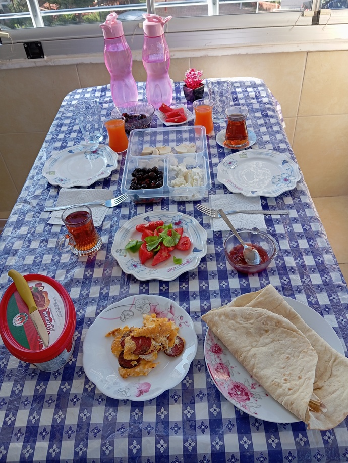 Menemen mi sucuklu yumurtamı sade yumurtamı Hangisi?
