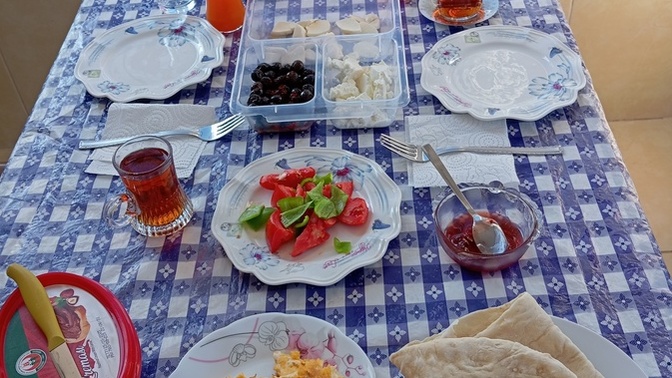 Menemen mi sucuklu yumurtamı sade yumurtamı Hangisi?