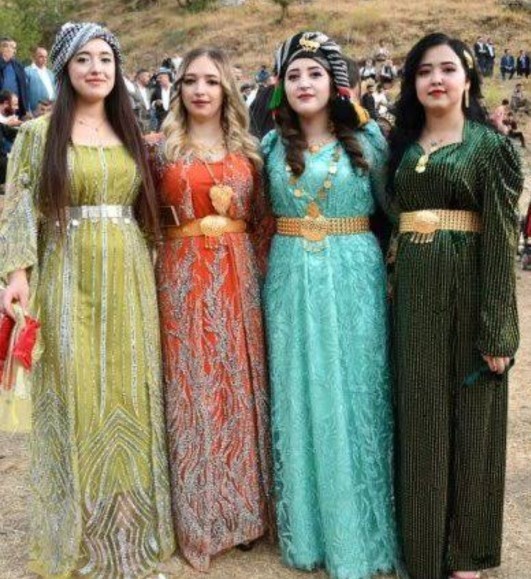 Güneydoğunun düğünlerde giydiği yöresel kıyafetler sizce güzelmi?