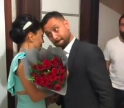 İlk buluşmada nasıl selamlaşırsın 🤝?