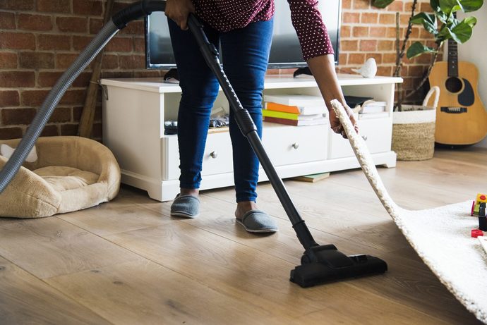 Süpürge kullanmadan önce yerleri süpürmenin verimliliği artırdığı doğru mu?