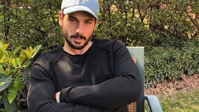 Sırf beğendiniz oyuncu var diye izlediğiniz dizi veya film var mı?
