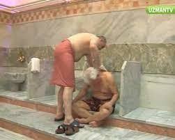 Enişteniz akşama birlikte duşa girelim mi bana kese atarsın diye mesaj atmış sizce amacı cinsellik mi?