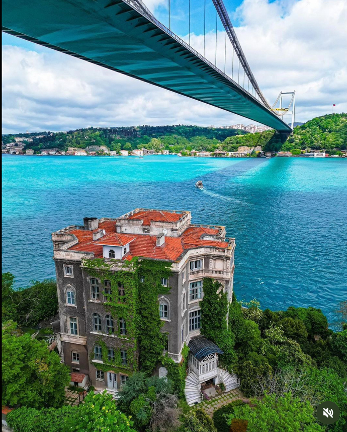 Denize karşı bir yalıda oturmak ister miydin?