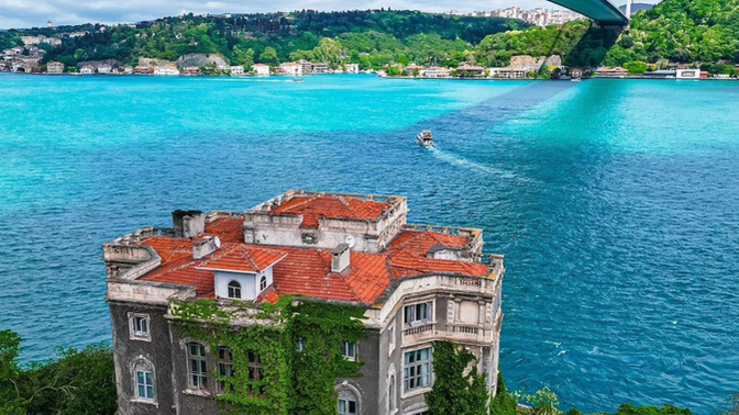 Denize karşı bir yalıda oturmak ister miydin?