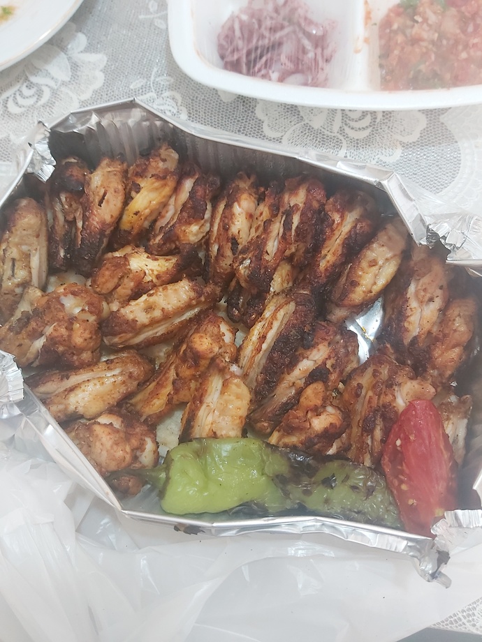 Bu saatte 1 kilo tavuk kanat yiyebilir misiniz?