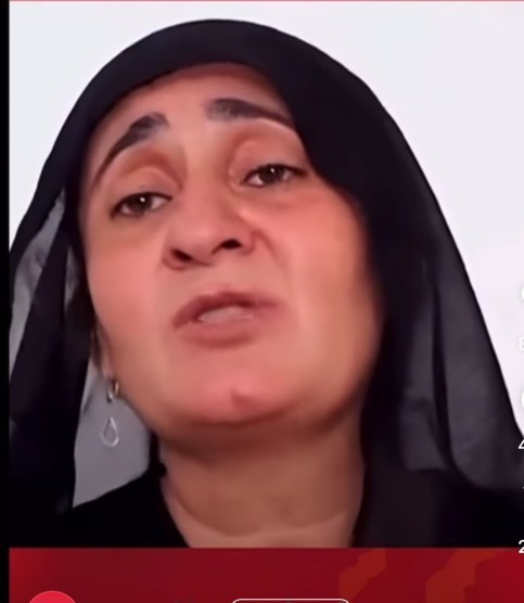 Ya gerçekten senin kadar sahtekar yalancı merhametsiz duygusuz düşüncesiz bir insan var mı bu dünyada?
