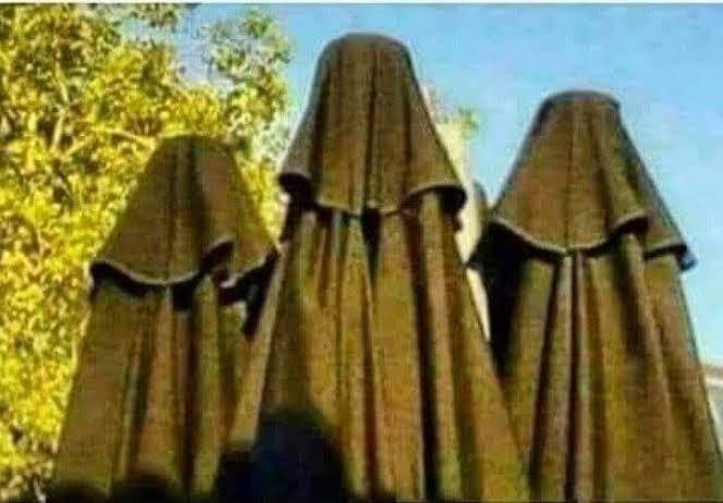 Fotoğraftaki kişilerin giyim tarzı sizce nasıl?