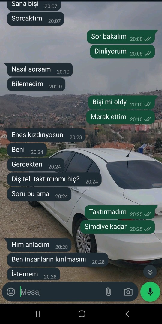 Bi kızla tanıştım. Ama benim dış görünüşümle alakalı sürekli bişiler söyleyip duruyor sizce bu kızdan olur mu mesajlar detayda?