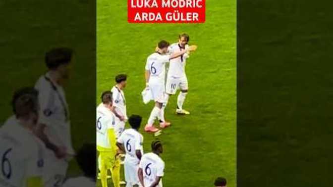 Arda Güler'in edebine, efendiliğine hiç şahit oldunuz mu? Real Madrid'in 6. Süper Kupa'sını kutladığı maç sonrasını gördünüz mü?