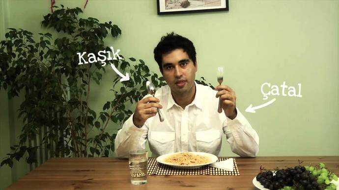Spagetti makarna nasıl yenir?
