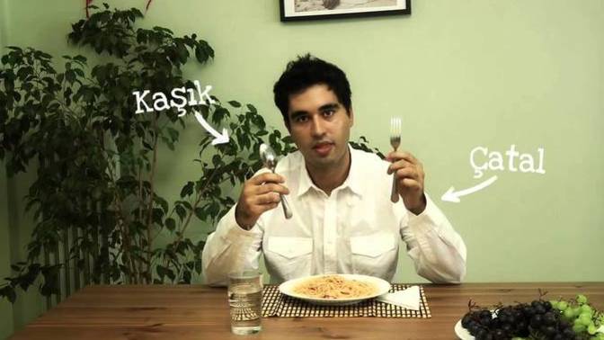 Spagetti makarna nasıl yenir?
